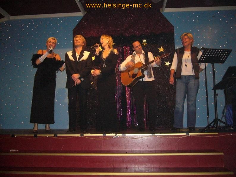 300406 221723 formand paa scenen